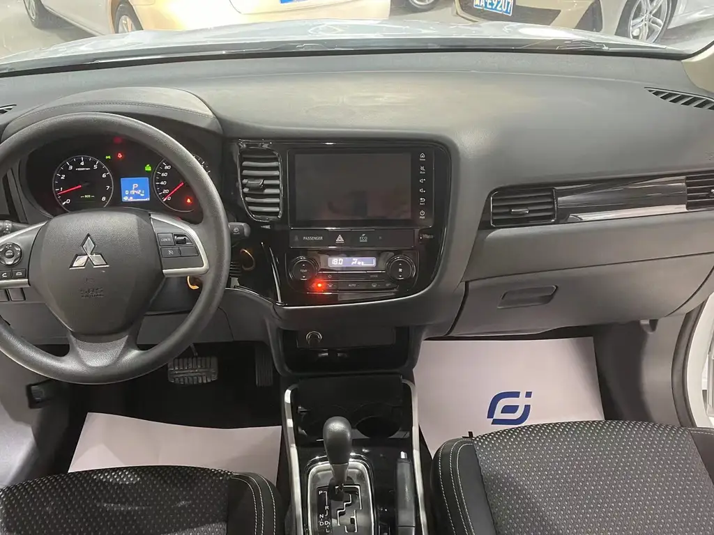 Mitsubishi Outlander 2023