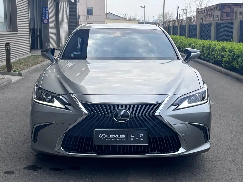Lexus ES 2021