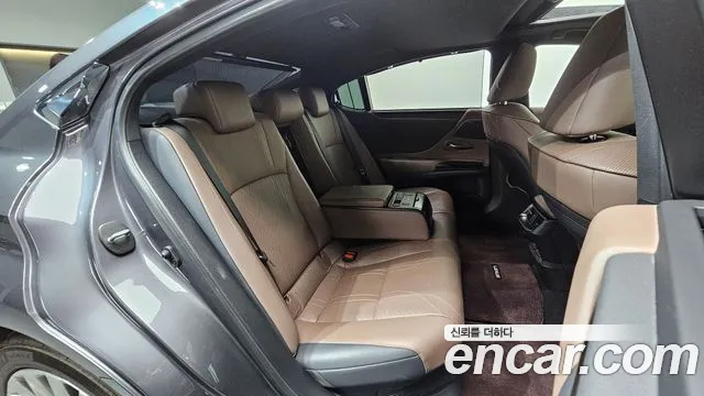 Lexus ES 2021