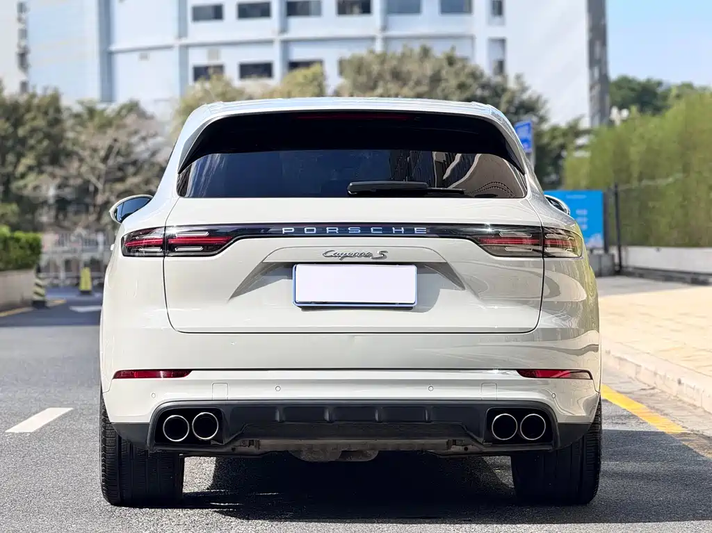 Porsche Cayenne 2022