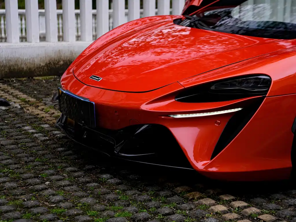McLaren Artura 2024