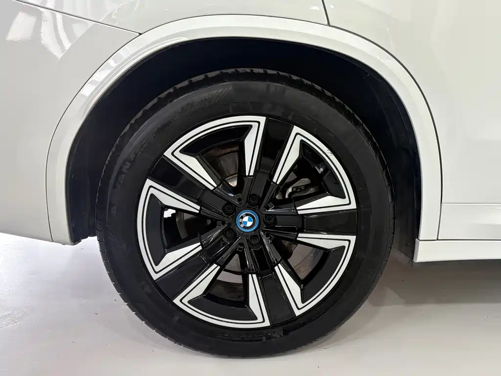 BMW iX3 2024