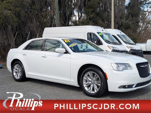 Chrysler 300 2021