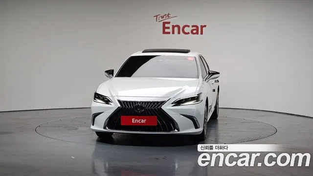 Lexus ES 2024