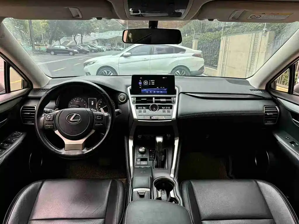 Lexus NX 2021