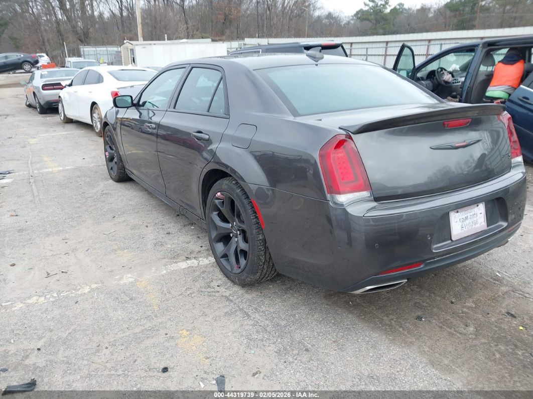 Chrysler 300 2021