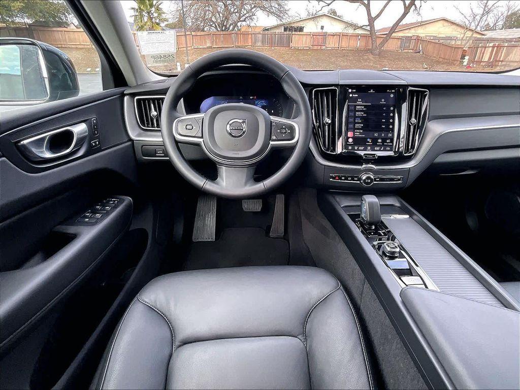 Volvo XC60 2025
