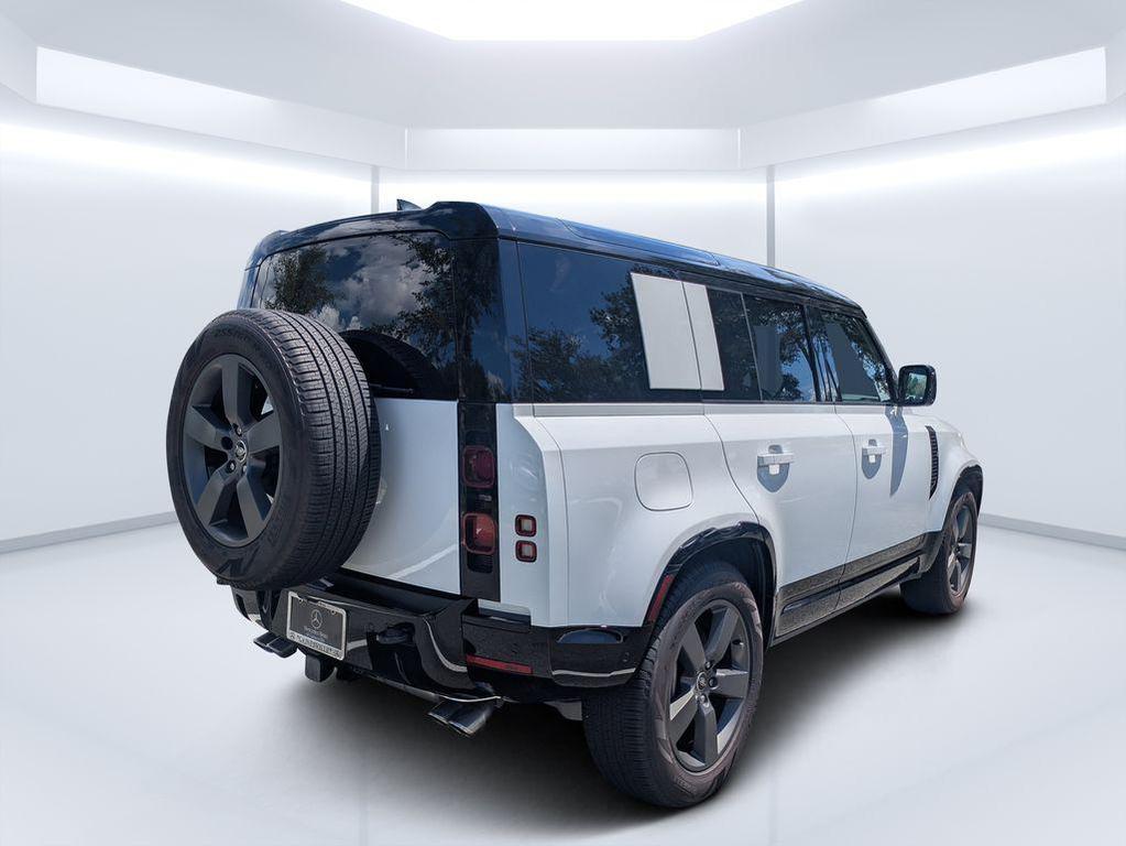 Land Rover Defender 2025