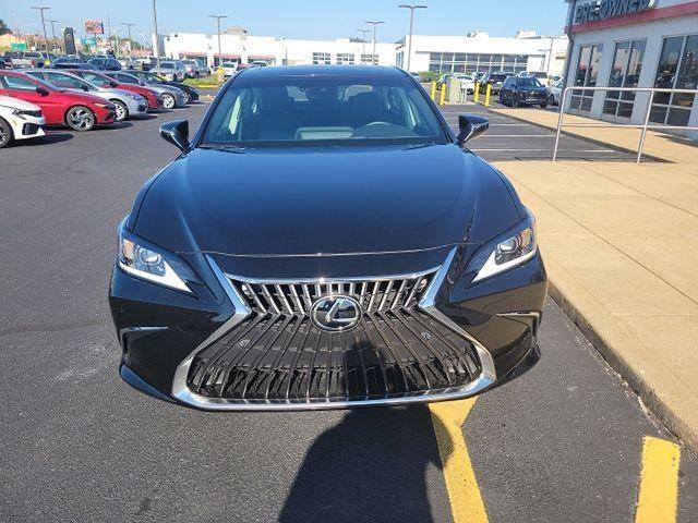 Lexus ES 2025