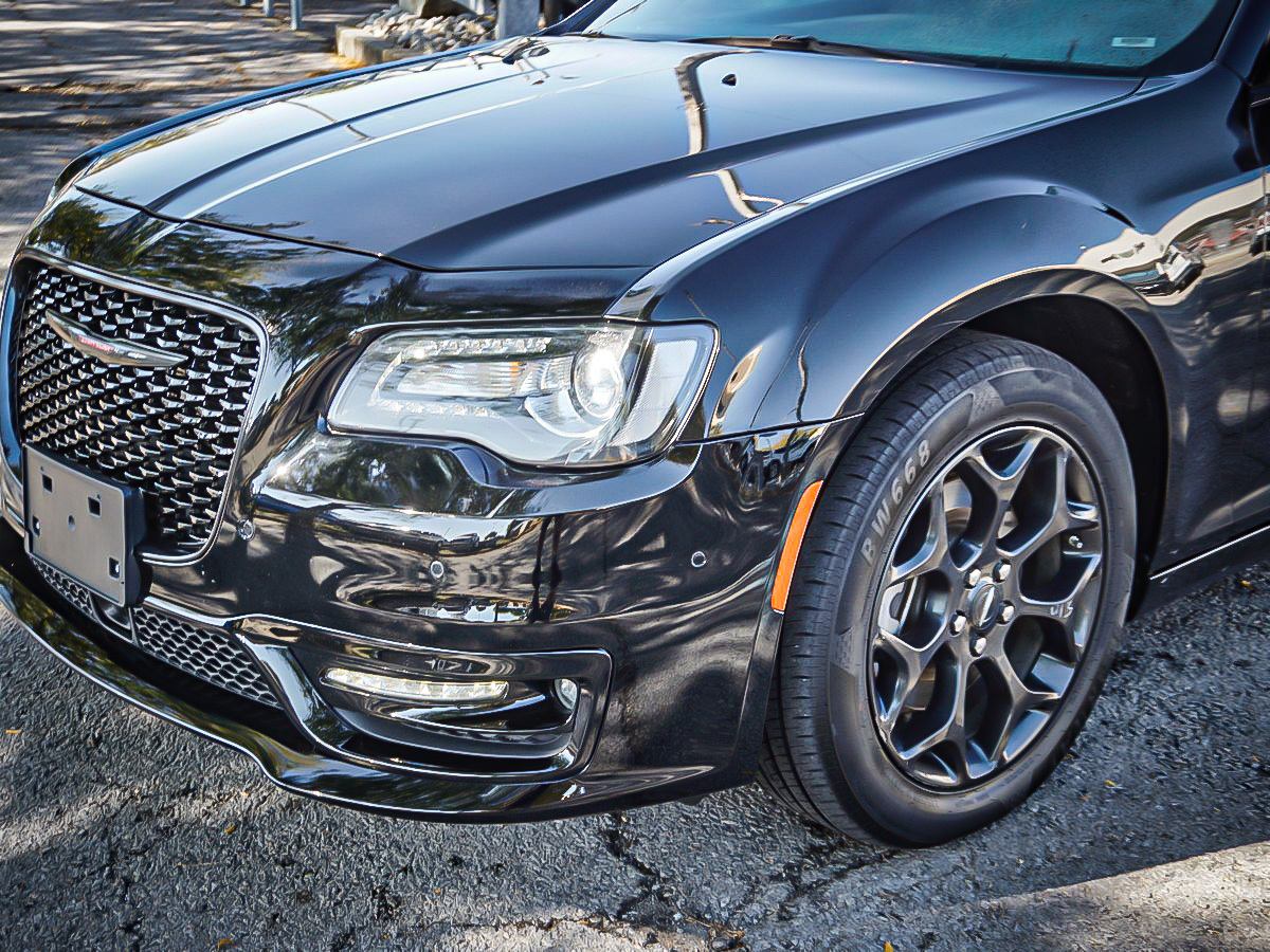 Chrysler 300 2023