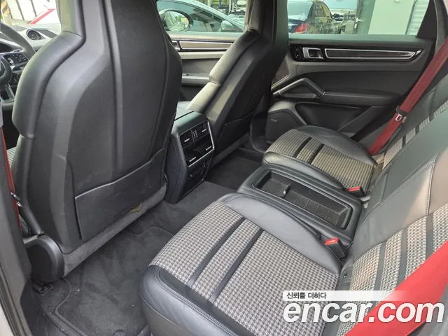 Porsche Cayenne 2021