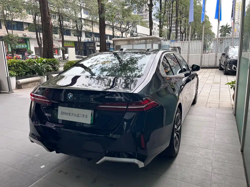BMW i5 2025