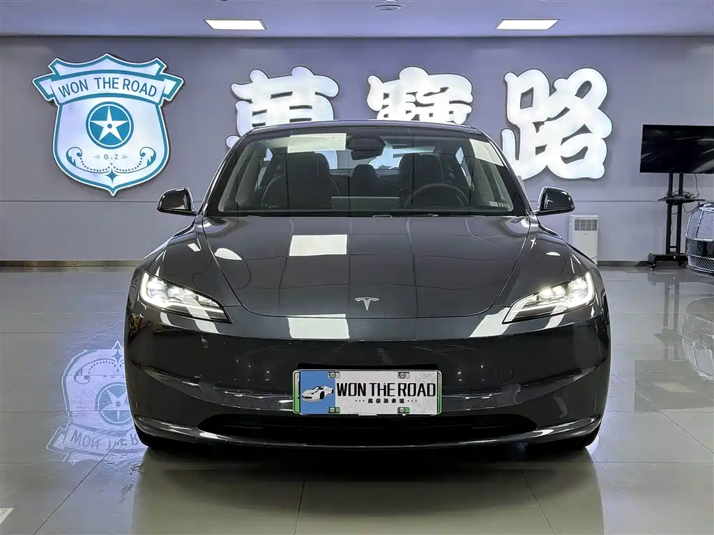 Tesla Model 3 2024