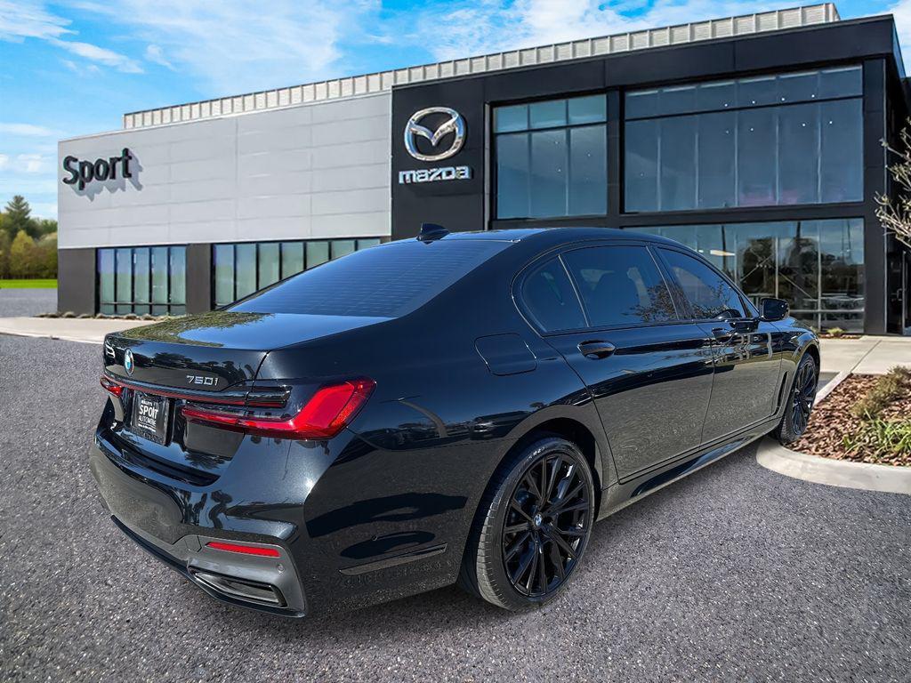 BMW 750 2022