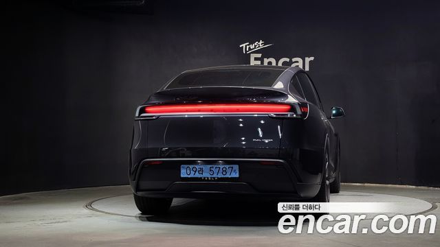 Tesla Model Y 2025