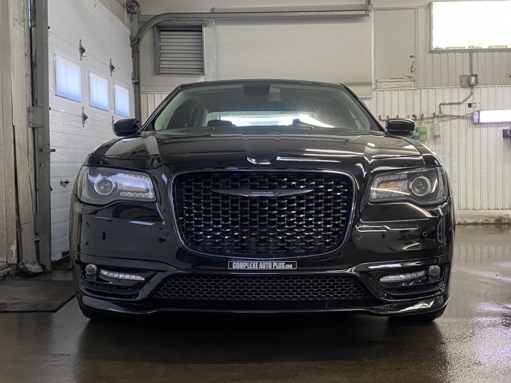 Chrysler 300 2022