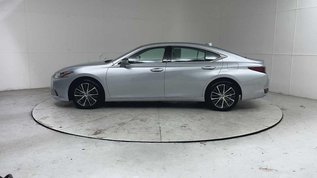 Lexus ES 2024