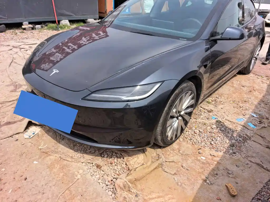 Tesla Model 3 2024