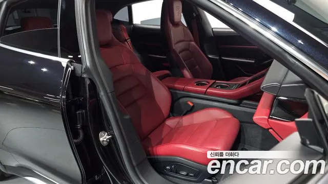 Porsche Taycan 2022