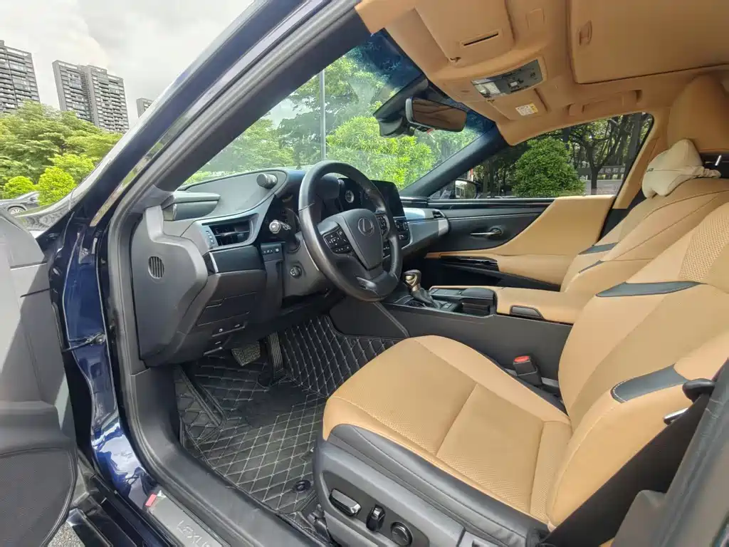 Lexus ES 2021