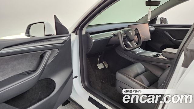 Tesla Model Y 2024