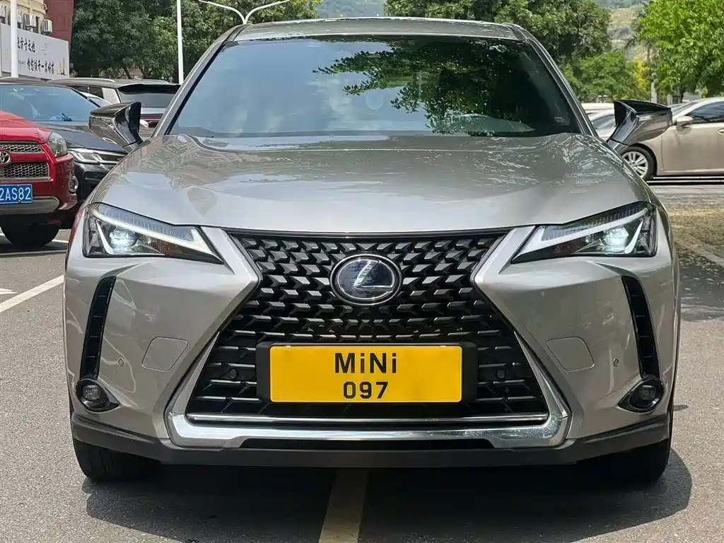 Lexus UX 2021