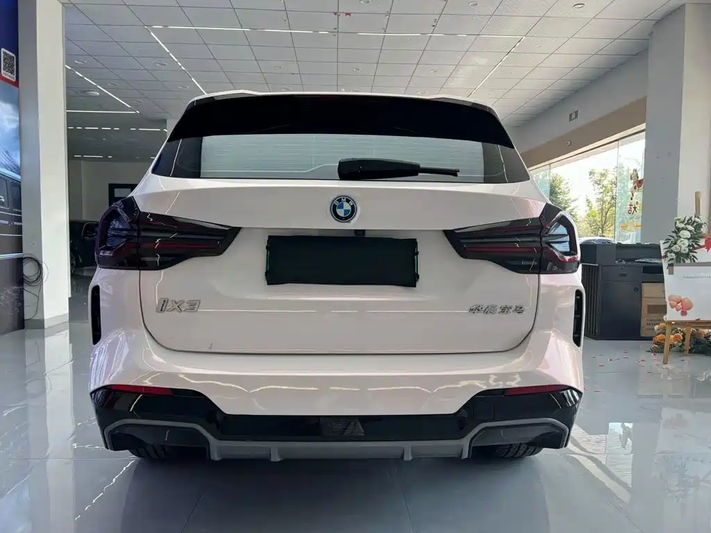 BMW iX3 2023