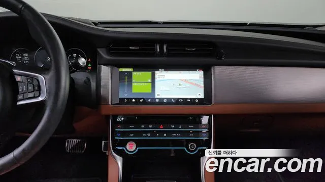 Jaguar XF 2020