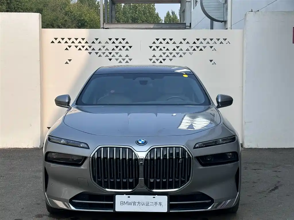 BMW i7 2025