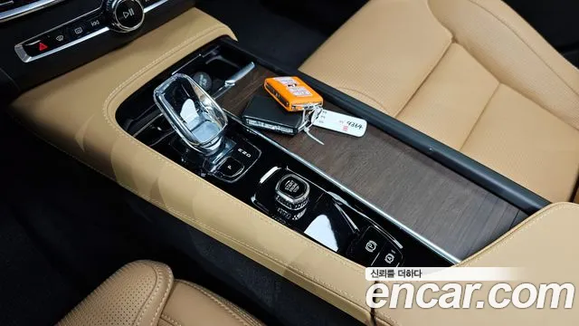 Volvo V90 2024