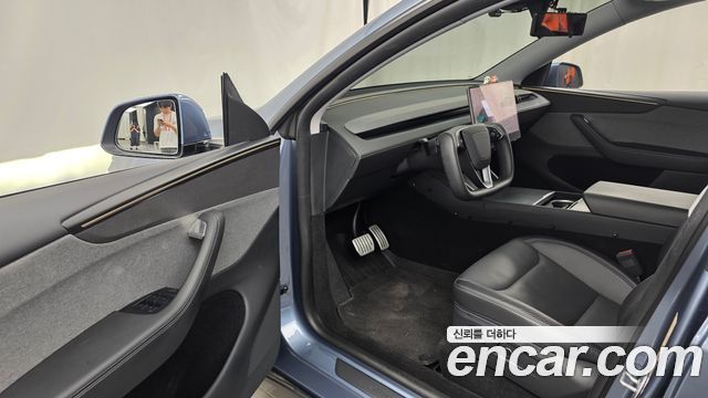 Tesla Model Y 2025