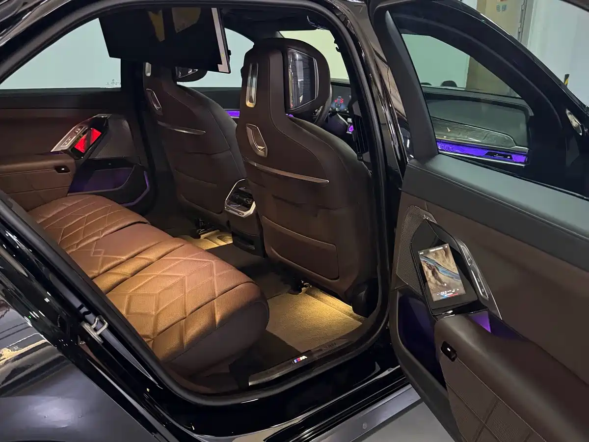 BMW i7 2023