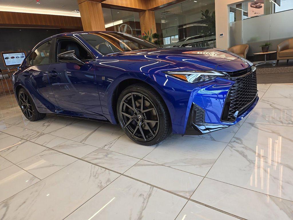Lexus IS 2026