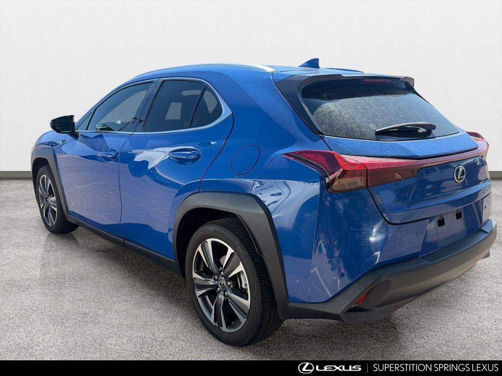 Lexus UX 2024