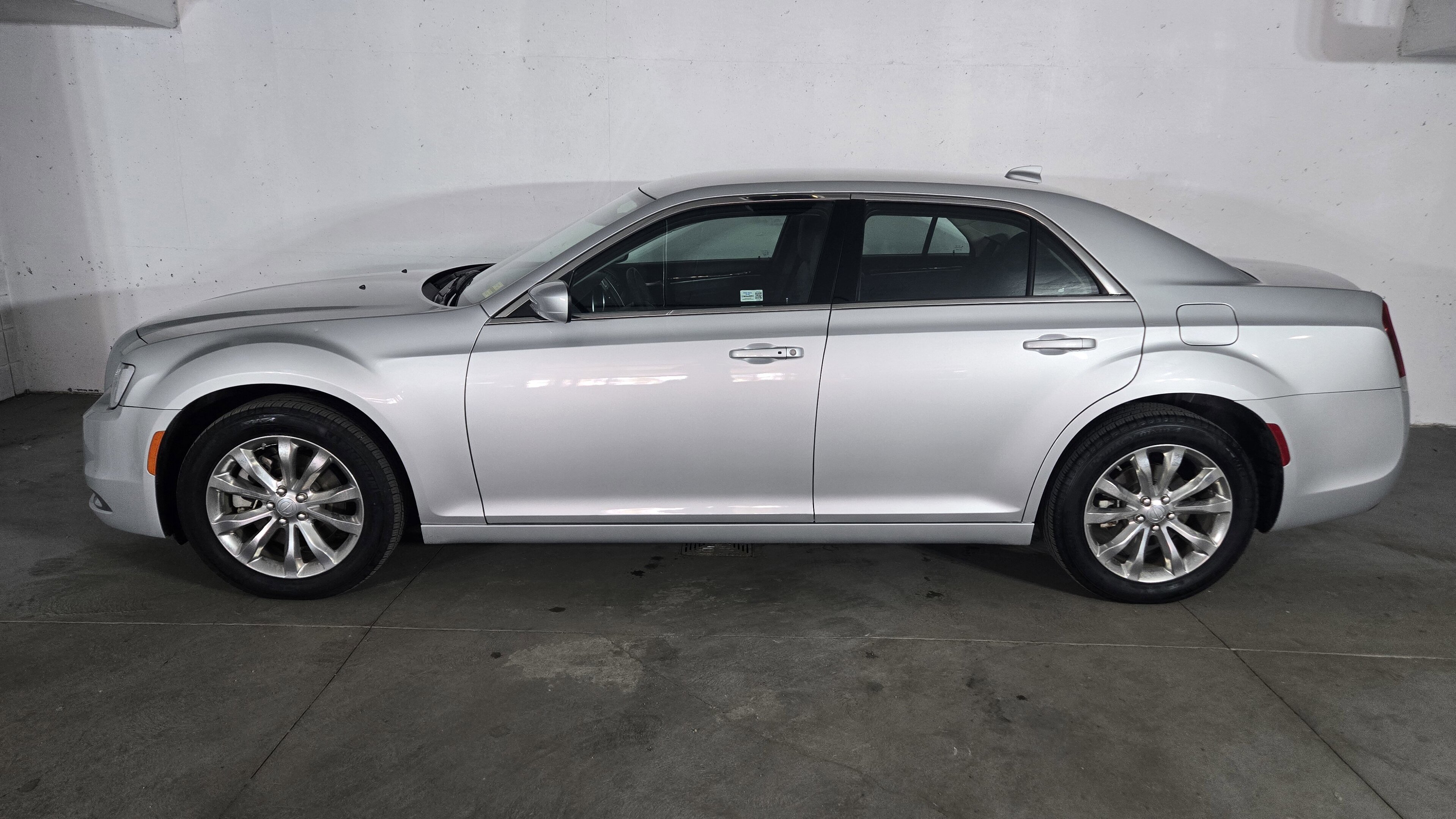 Chrysler 300 2023