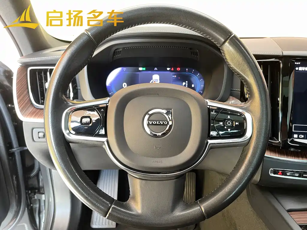 Volvo XC60 2022