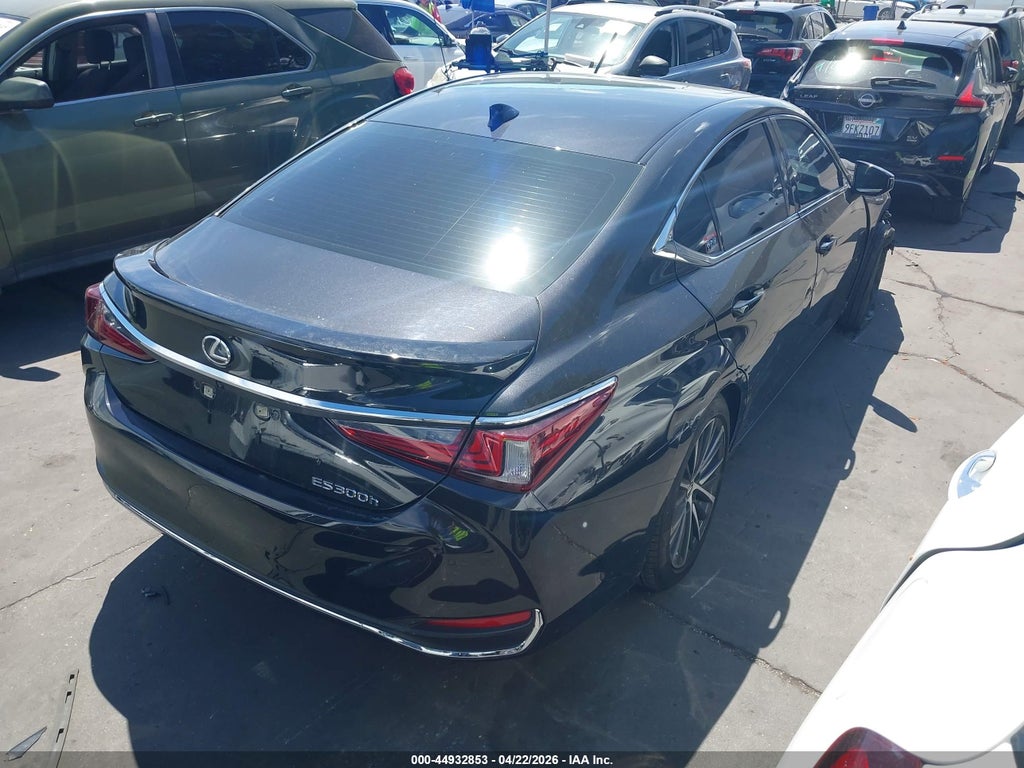 Lexus ES 2025