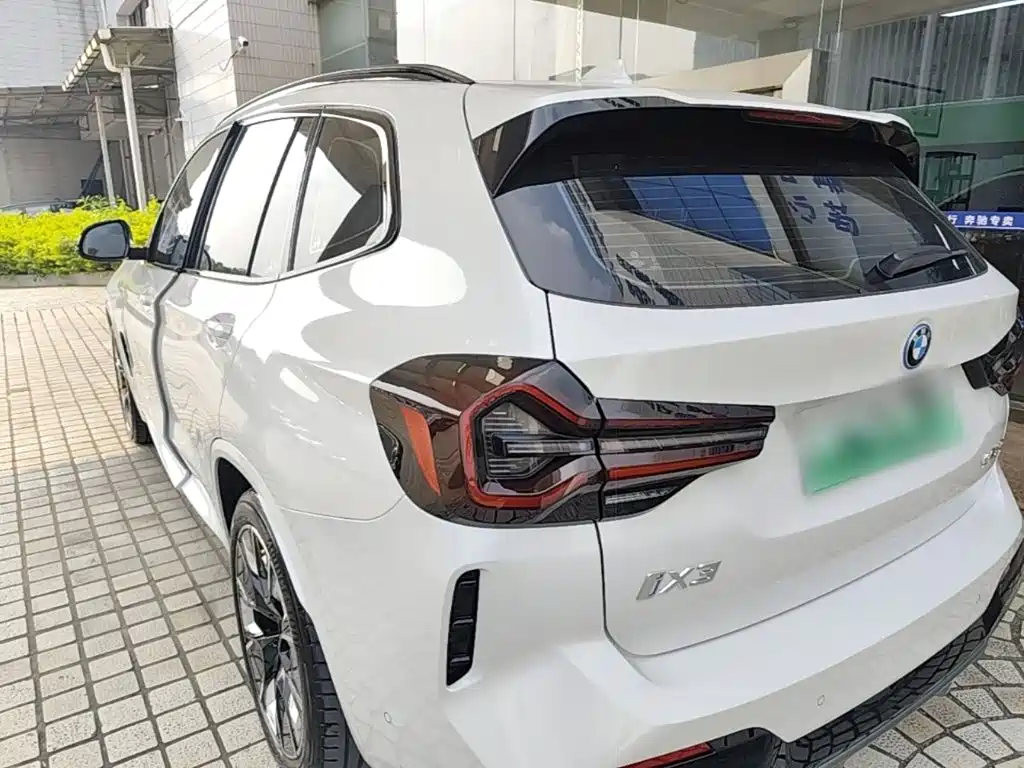 BMW iX3 2024