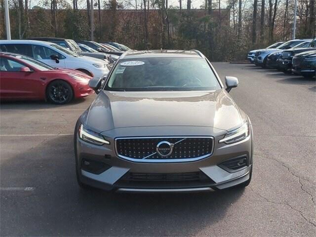 Volvo V60 Cross Country 2021