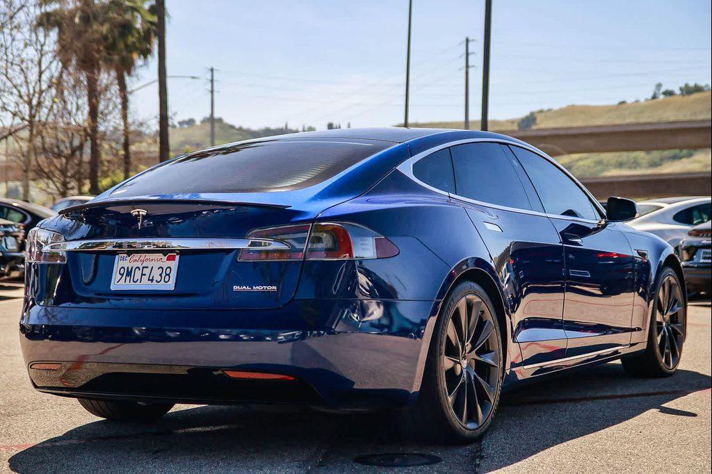 Tesla Model S 2021