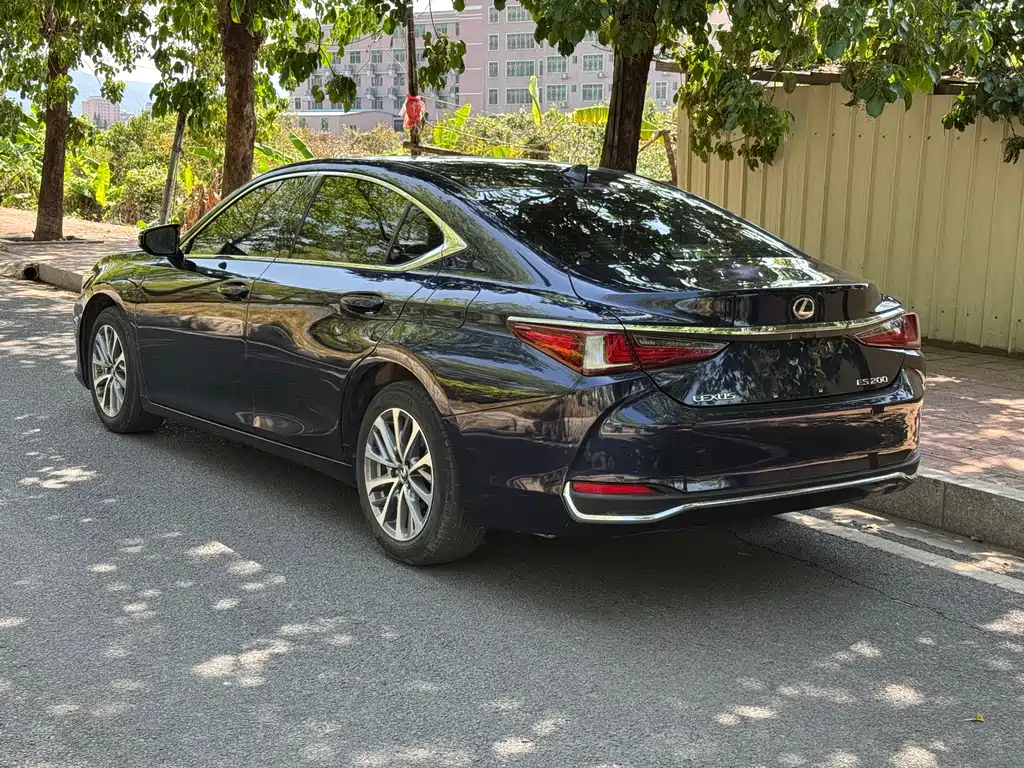 Lexus ES 2022