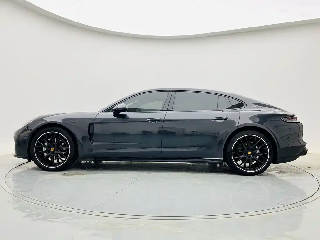 Porsche Panamera 2023