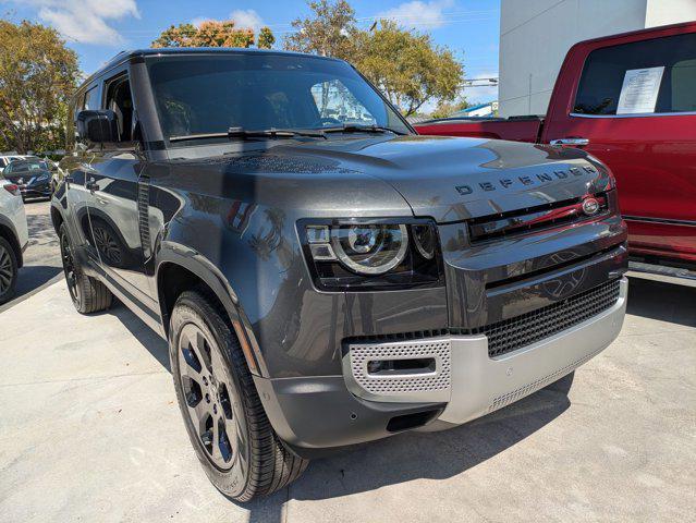 Land Rover Defender 2025