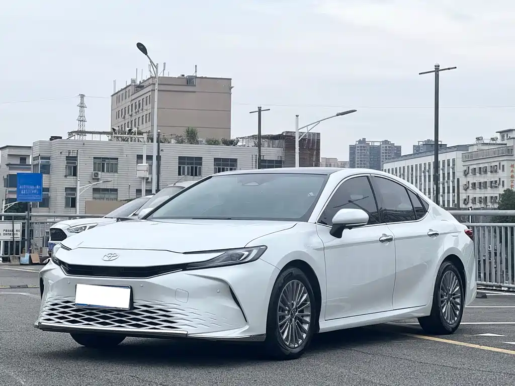 Toyota Camry 2025