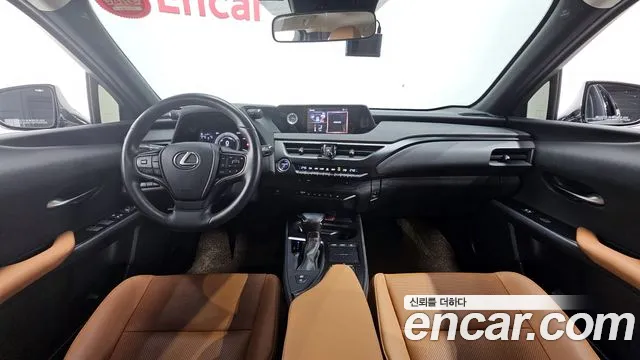 Lexus UX 2021