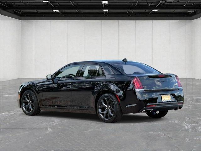 Chrysler 300 2023