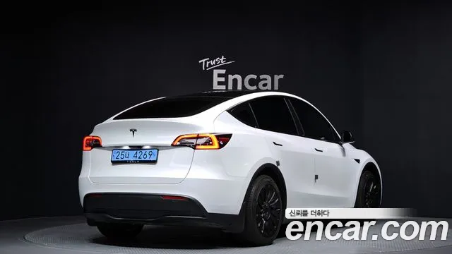 Tesla Model Y 2024