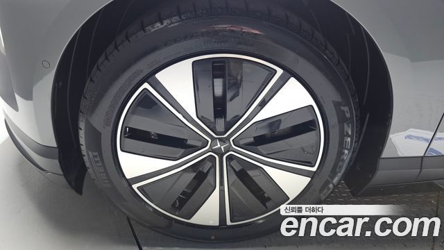 Polestar 4 2025