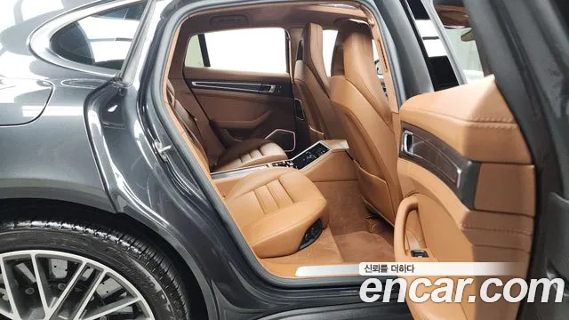 Porsche Panamera 2023