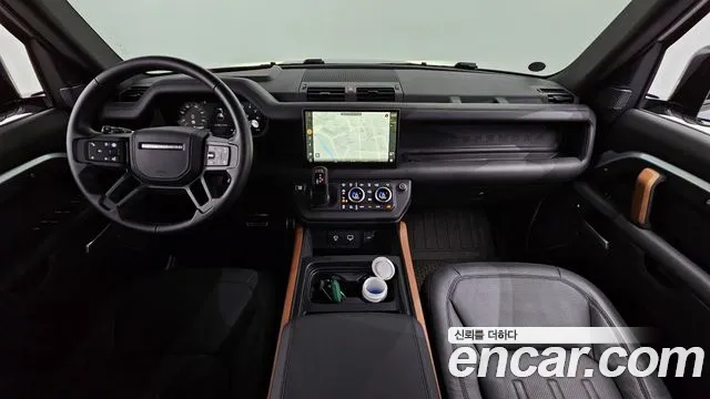 Land Rover Defender 2024